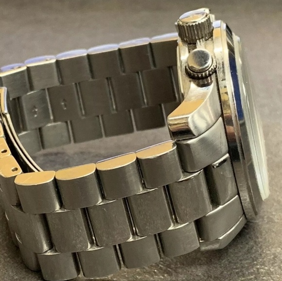 Authentic Michael Kors Runway Chronograph watch - Picture 5 of 7